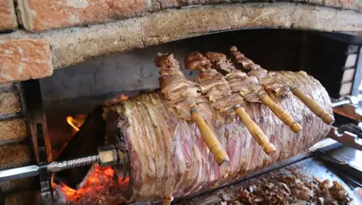 Cağ kebabını kavanoza koyup dünyaya gönderiyor: 35 dakika suda beklemesi yeterli