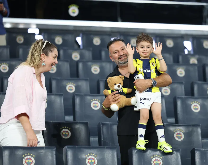 Gençlerbirliği maçında forması çıkarılan minik Göktuğ