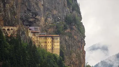 Sümela Manastırı'nın yüzde 35'lik kısmındaki restorasyon çalışmaları devam ediyor