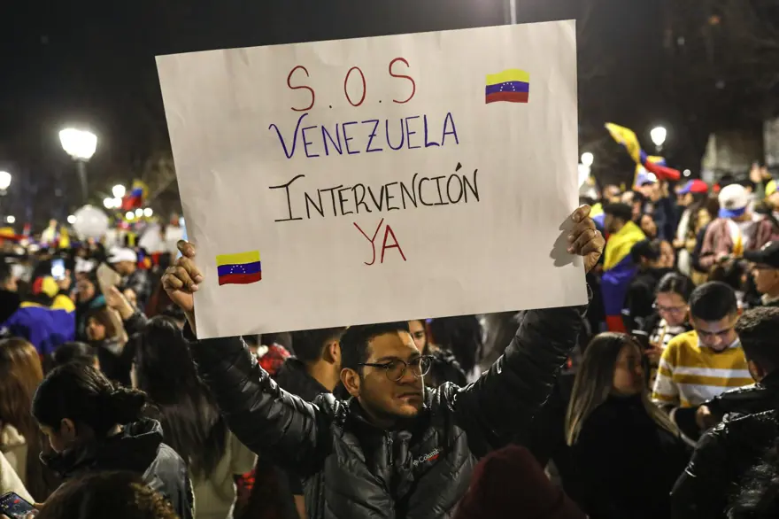 Venezuela'da "hileli" seçim tartışması: Yüzlerce göçmen sokaklarda toplandı 11 Venezuela'da "hileli" seçim tartışması: Yüzlerce göçmen sokaklarda toplandı 11