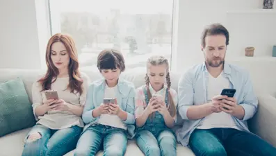 TBMM'den e-bağımlılığa karşı öneri paketi (12 yaşından önce akıllı cihaz vermeyin!)