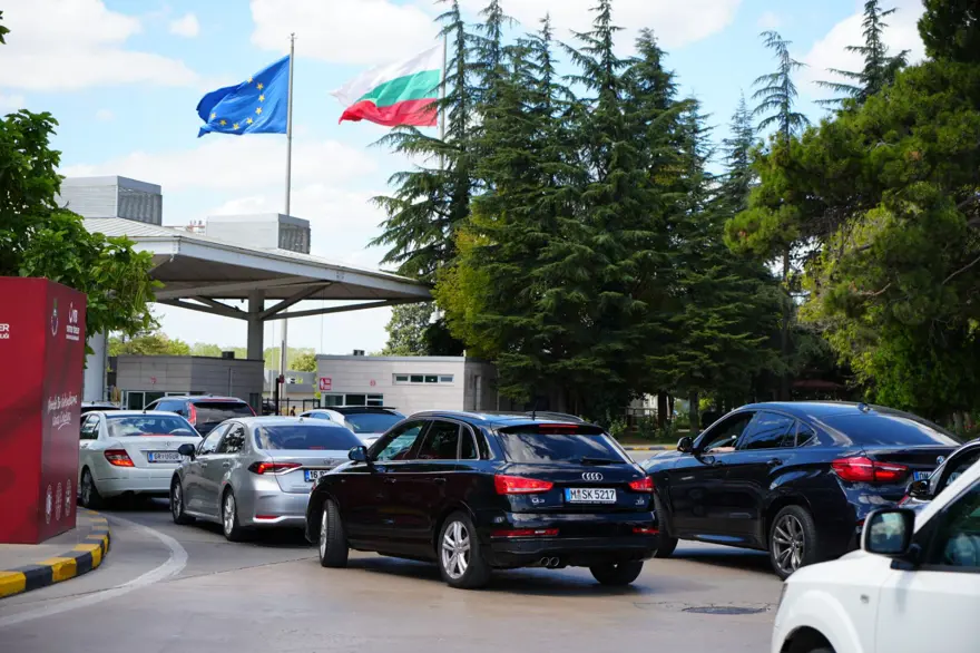 Sınır kapılarında kuyruk: Dönüş yolculuğu başladı 1