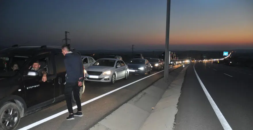 20 kilometrelik araç kuyruğu 9