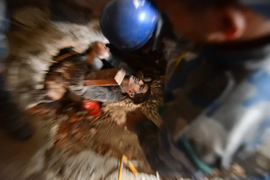 Nepal'de şiddetli deprem 21