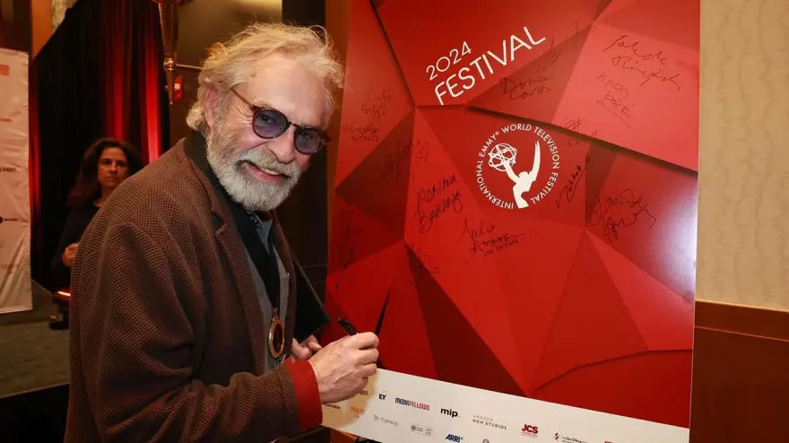 İkinci kez aday gösterilen Haluk Bilginer Emmy Ödülleri kırmızı halısında 4 İkinci kez aday gösterilen Haluk Bilginer Emmy Ödülleri kırmızı halısında 4