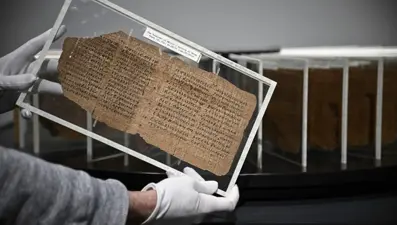 Dünyanın en eski kitaplarından biri yarın satışa çıkıyor: Değeri 3.8 milyon dolar