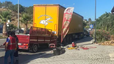 Kamyonet önce otomobile ardından TIR'a çarptı: 2 ölü