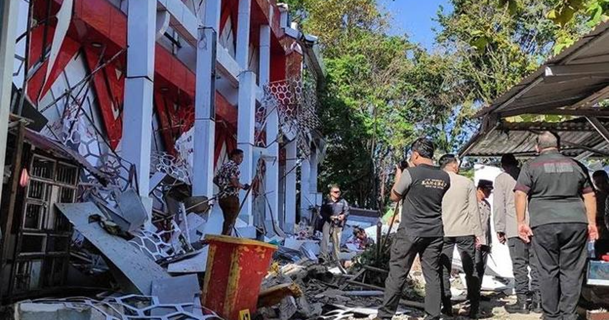 7.4 büyüklüğünde deprem: Çevredeki adalarda yıkıma yol açtı