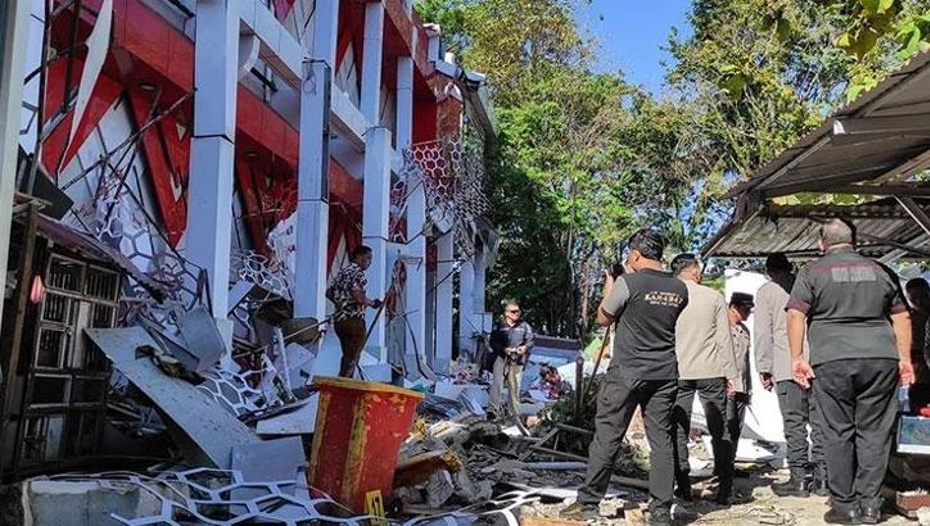 7.4 büyüklüğünde deprem: Çevredeki adalarda yıkıma yol açtı