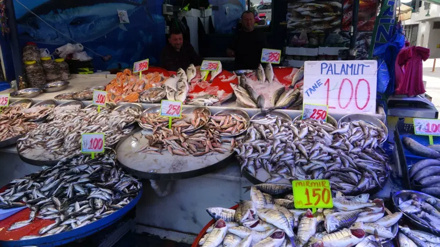Bolluk azaldı ama tezgahta çeşitlilik sürüyor: Deniz suyu sıcaklığı etkiledi 4