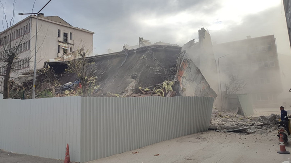 Tehlikeli bina yıkımına 160 bin lira ceza