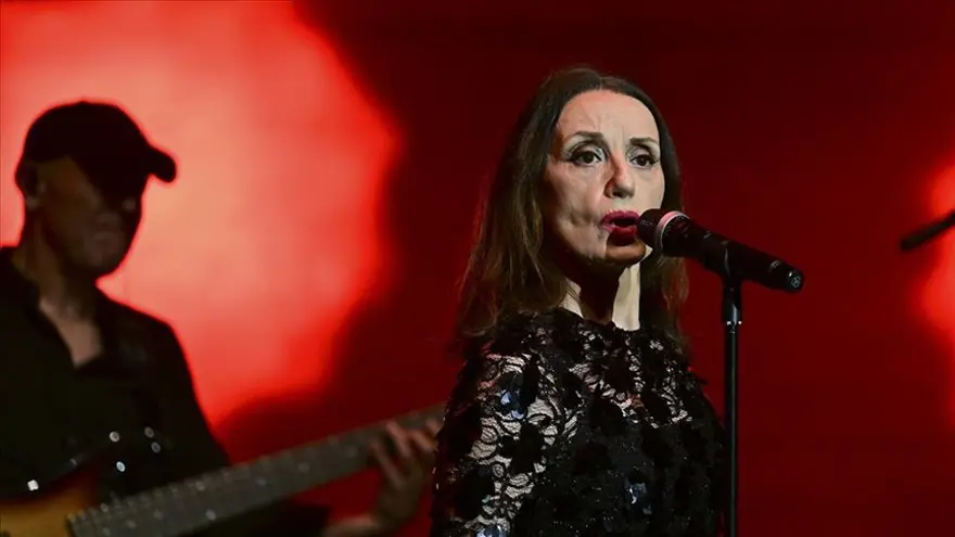 Ankara'da İspanyol şarkıcı Luz Casal rüzgarı 