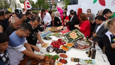 Bedava dağıtıldı, 10 dakikada tükendi: Adeta birbirleriyle yarıştılar