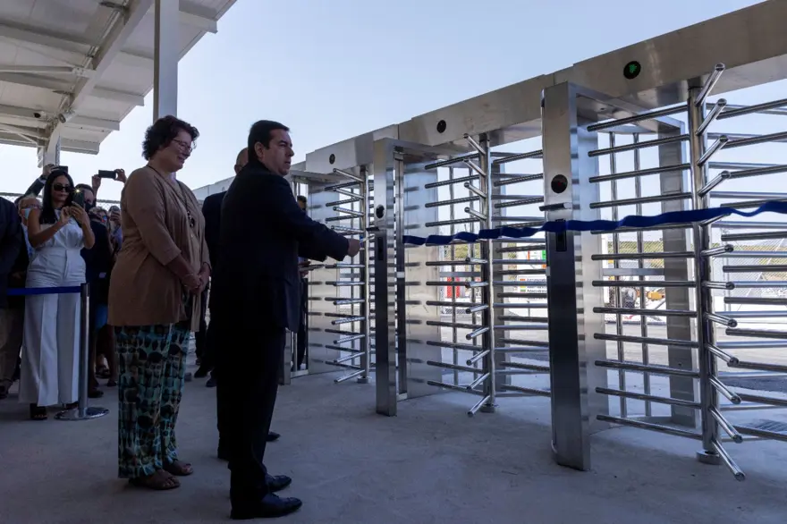 Yunanistan'ın Sisam Adası'nda kapalı mülteci kampı açıldı 7 Yunanistan'ın Sisam Adası'nda kapalı mülteci kampı açıldı 7