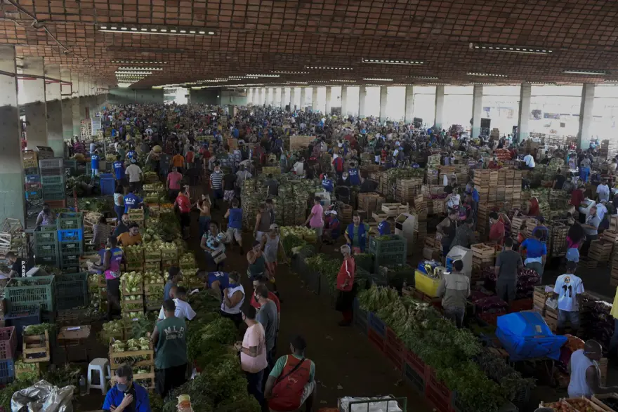 Salgının merkez üslerinden Brezilya'da korkutan görüntü 6