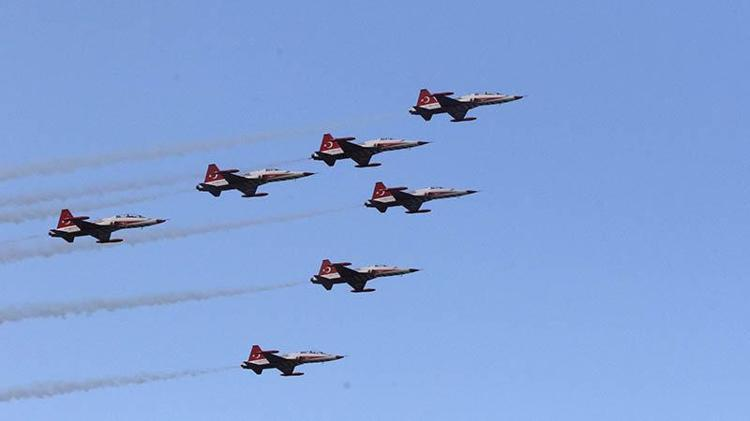 SOLOTÜRK ve Türk Yıldızları nefes kesti