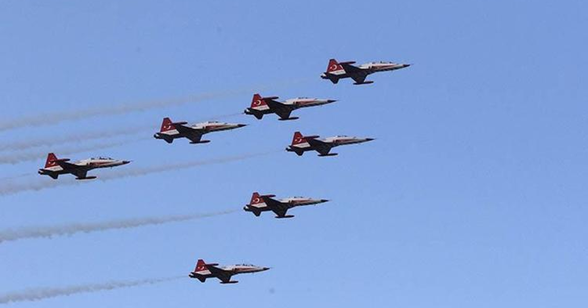 SOLOTÜRK ve Türk Yıldızları nefes kesti