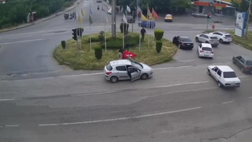 Anlamlı hareket: Türk bayrağını vatandaşlar korudu