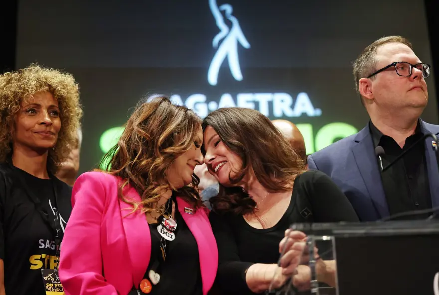 Hollywood oyuncularının grevi sonlandı: Büyük bir zafer! 1 Hollywood oyuncularının grevi sonlandı: Büyük bir zafer! 1