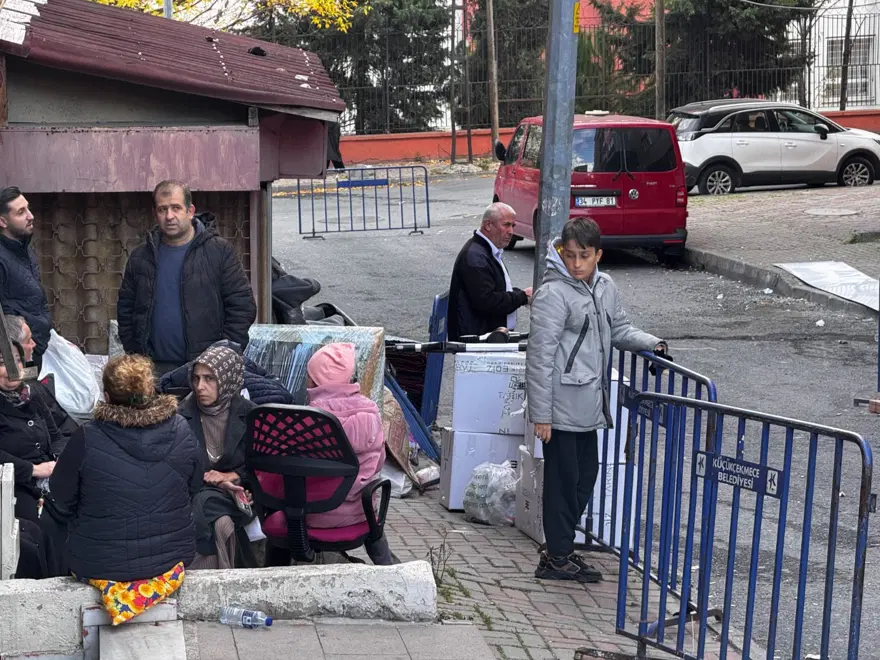 İstanbul'da kolonları çatlayan 6 katlı bina tahliye edildi 2