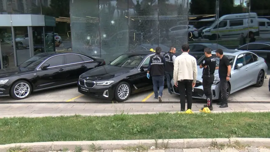 Oto galeriye uzun namlulu silahlarla saldırı 