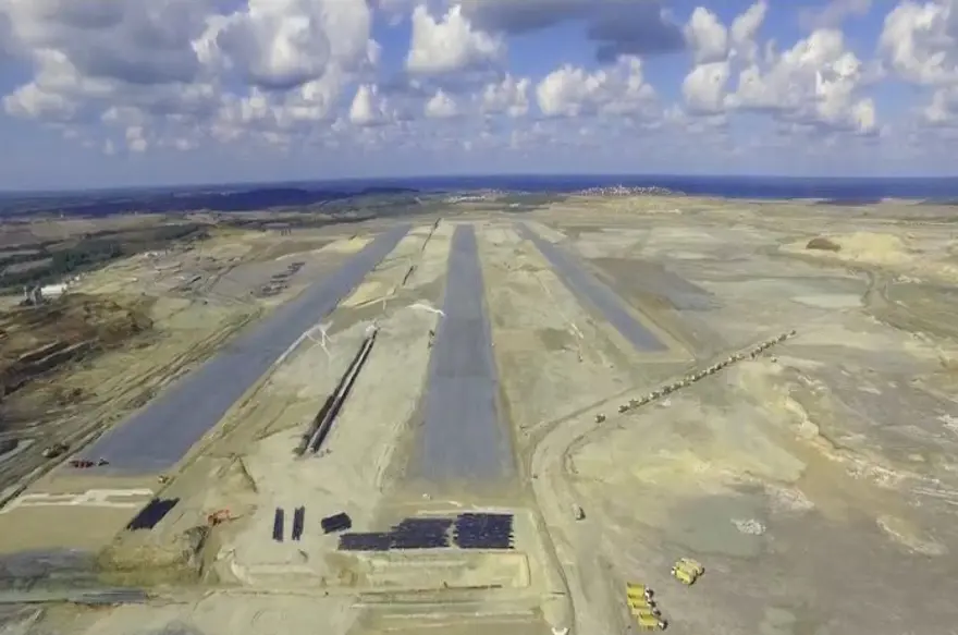 3. Havalimanı'nda ilk pist havadan böyle görüntülendi 7