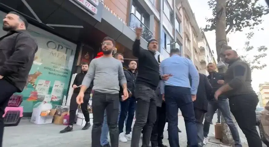 Zabıta ile esnaf arasında sandalye kavgası 4 Zabıta ile esnaf arasında sandalye kavgası 4