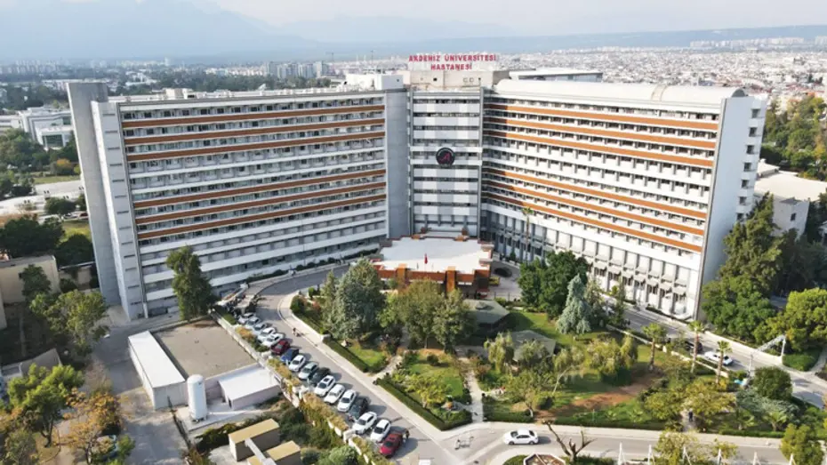 Akdeniz Üniversitesi Hastanesi'nde akılalmaz borsa vurgunu. Ünlü cerrahları bile dolandırıp sırra kadem bastı