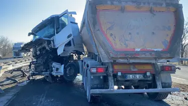 Konya'da TIR'lar çarpıştı: 1 yaralı