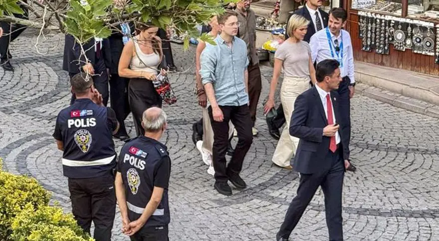 ANKARA HAVASI OYNAYARAK KARŞILADI 13 ANKARA HAVASI OYNAYARAK KARŞILADI 13