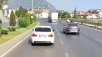İtfaiyeye yol vermeyen sürücüye ceza: Aracı trafikten men edildi