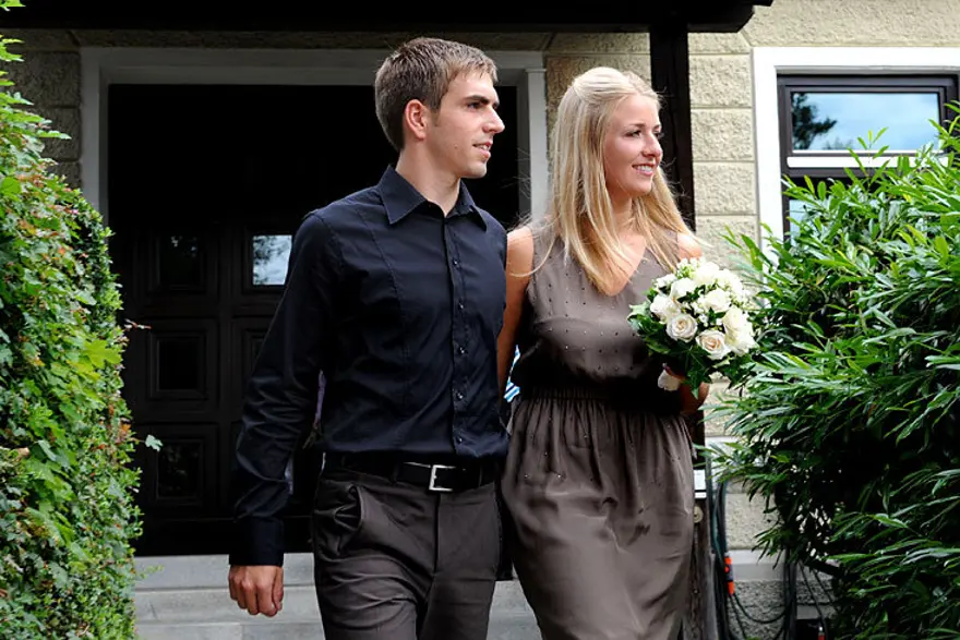 Lahm hayatının imzasını attı 15