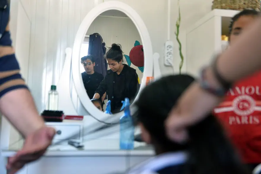 Hatay'da dikilen kıyafetler afetzede kadın ve çocuklara dağıtıldı 6