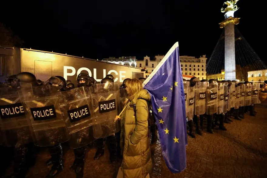 Gürcistan'da sokaklar karıştı: "Avrupa Birliği'ne dilenerek girmeyeceğiz" 6 Gürcistan'da sokaklar karıştı: "Avrupa Birliği'ne dilenerek girmeyeceğiz" 6