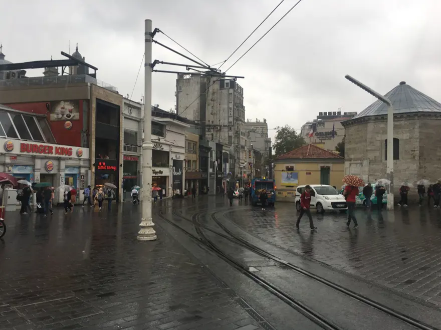 İstanbul'da beklenen yağmur başladı 