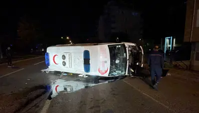 Samsun'da otomobil ile ambulans çarpıştı: Yaralılar var