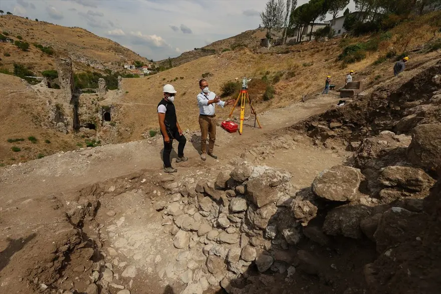 'Türkiye'nin kolezyumu'nda seçkinlere özel 1800 yıllık localar bulundu 3