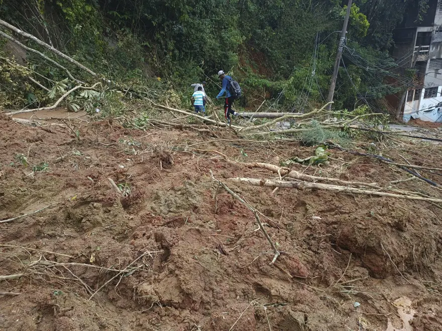 Brezilya’daki sel felaketinde ölenlerin sayısı 104’e çıktı 27 Brezilya’daki sel felaketinde ölenlerin sayısı 104’e çıktı 27