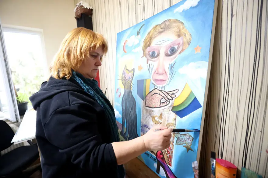 Öğretmeni yeteneğini keşfetmişti: 53 yaşındaki kadın 7 ülkede sergi açtı 4 Öğretmeni yeteneğini keşfetmişti: 53 yaşındaki kadın 7 ülkede sergi açtı 4