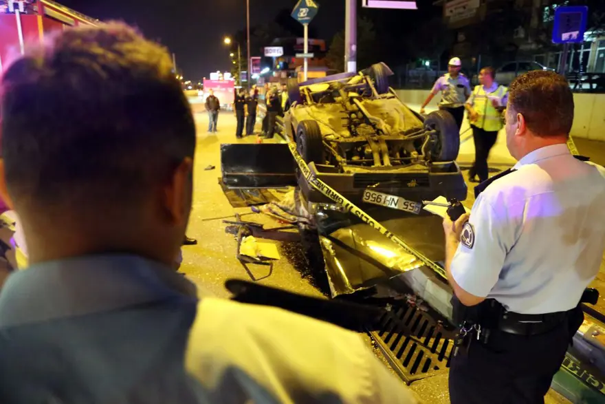 Bursa'da trafik kazası: 1 ölü, 3 yaralı 5 Bursa'da trafik kazası: 1 ölü, 3 yaralı 5