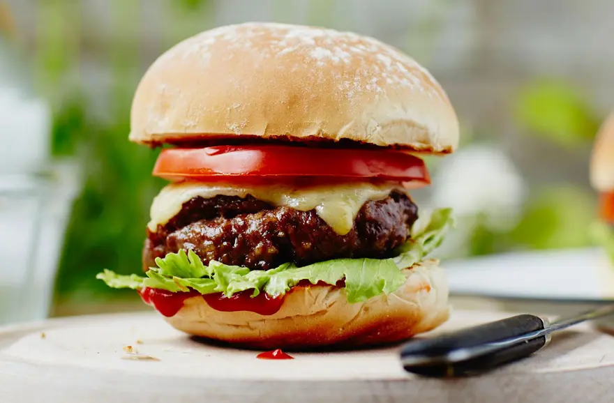 hamburger, hamburgerin tarihi, tatar bifteği, hamburg bifteği, hamburger köftesi, hamburgerin tarihi, hamburgerin kökeni, Amerika'nın ilk hamburgeri , iyi bir hamburger köftesi nasıl olmalı, 7
