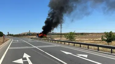 Emniyet personelini taşıyan araç alev alev yandı