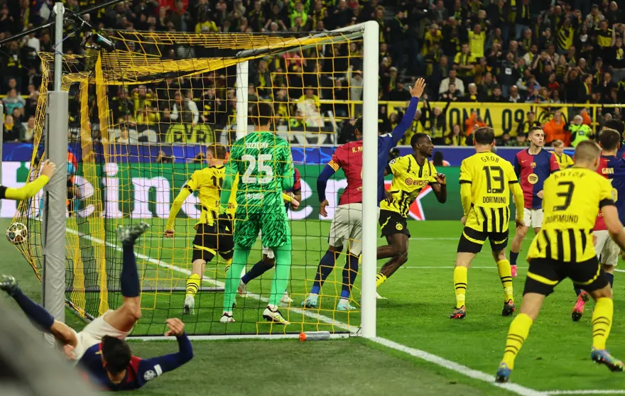Şampiyonlar Ligi'nde tarihi gecenin kıyısından dönüldü: Barcelona'ya hat-trick yaptı | Aston Villa sürprize çok yaklaştı 7 Şampiyonlar Ligi'nde tarihi gecenin kıyısından dönüldü: Barcelona'ya hat-trick yaptı | Aston Villa sürprize çok yaklaştı 7