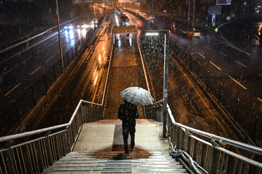İstanbul'da 7 yıl aradan sonra kasımda kar yağdı 14