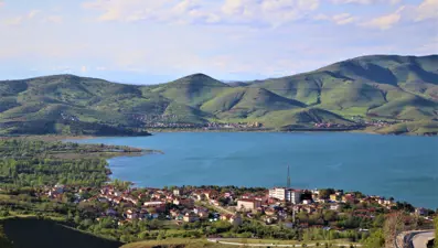 Depremle sarsılmıştı, şimdi doğasıyla büyülüyor