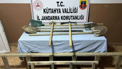 İş makinesiyle kaçak kazıya iki gözaltı