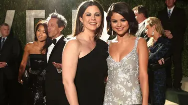 Selena Gomez annesini kovdu