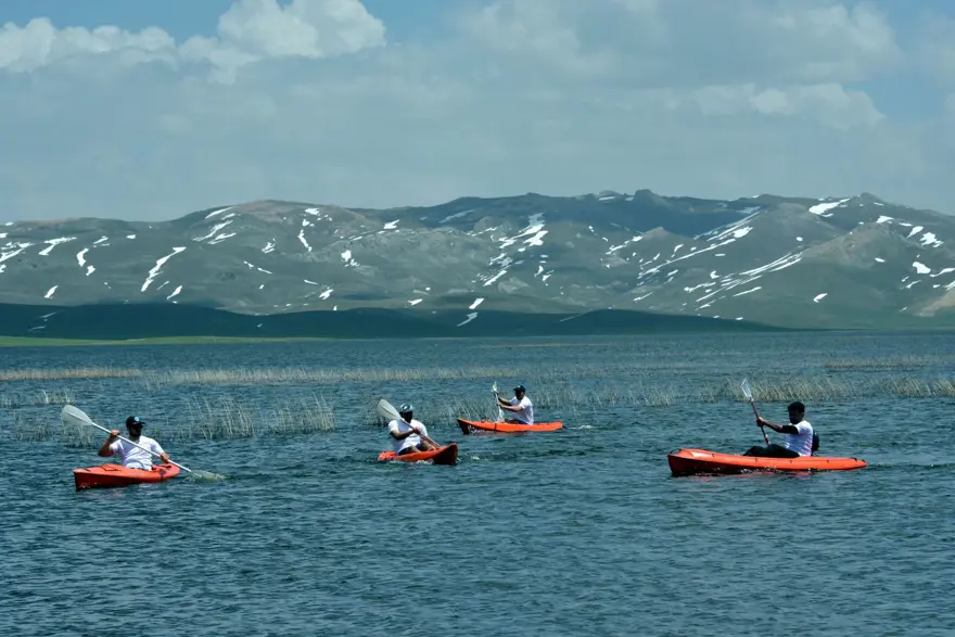 keşiş gölü, van gezilecek yerler, erek dağı, van kano 8