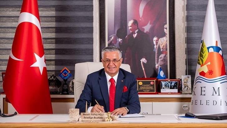 Kemer Belediye Başkanı Necati Topaloğlu ve 8 Meclis Üyesi CHP'den İstifa Etti