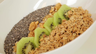 Tam Zamanı... Besleyici bir kahvaltı; Gronolalı Yoğurt